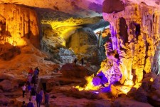 A Caverna Sung Sot – A joia deslumbrante da Baía de Ha Long