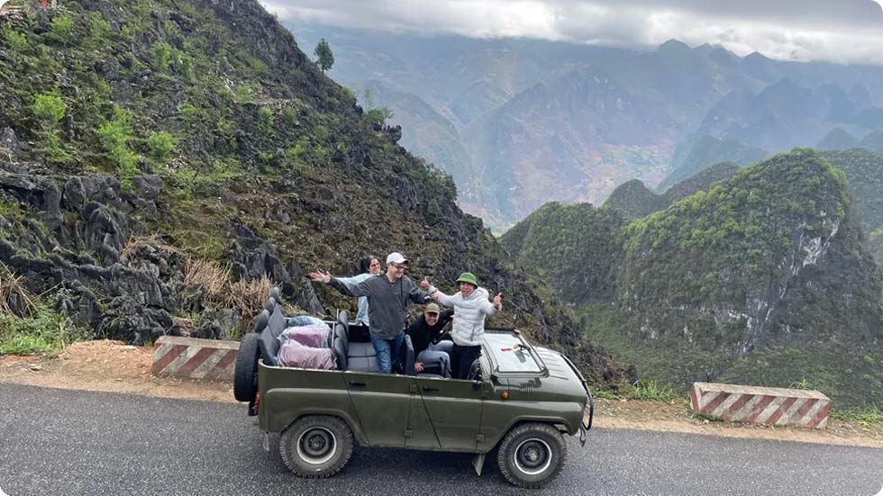Passeio de jipe para visitar Ha Giang