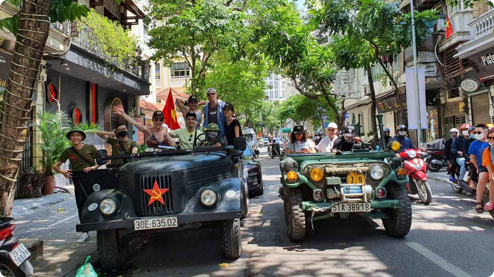 Passeio de jipe em Hanói