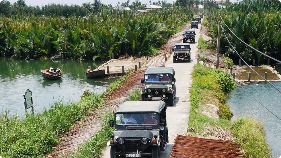 Passeio de jipe pelo campo em Hoi An