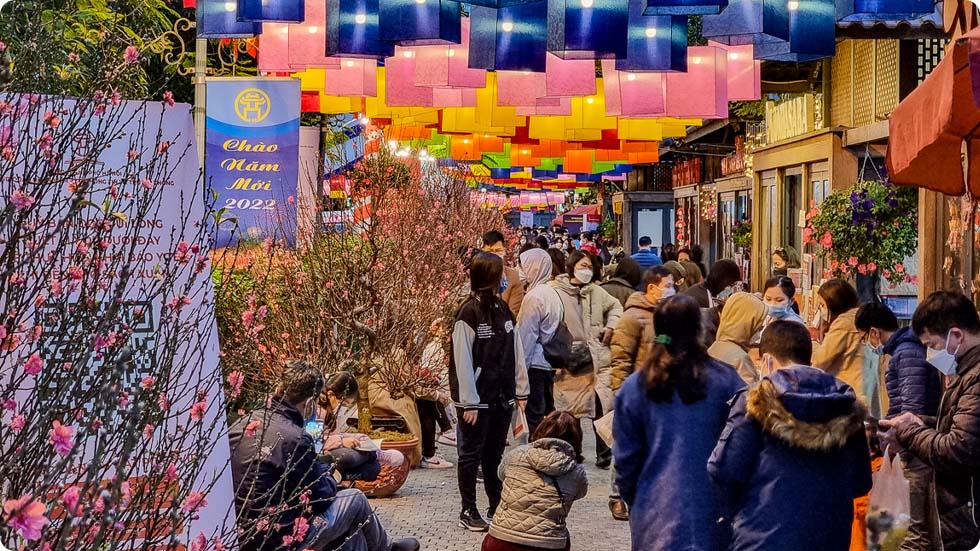 Rua dos livros de Hanói à noite