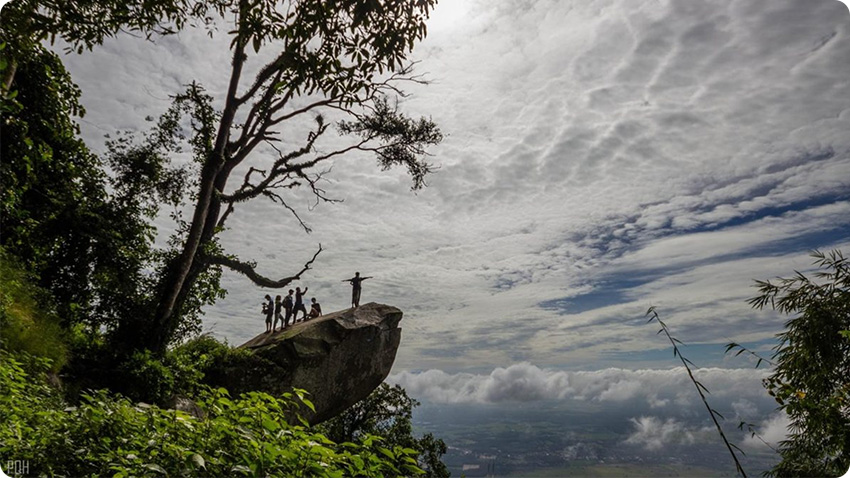 trekking na montanha Ba Den