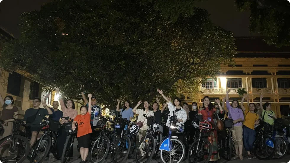 passeio de bicicleta à noite